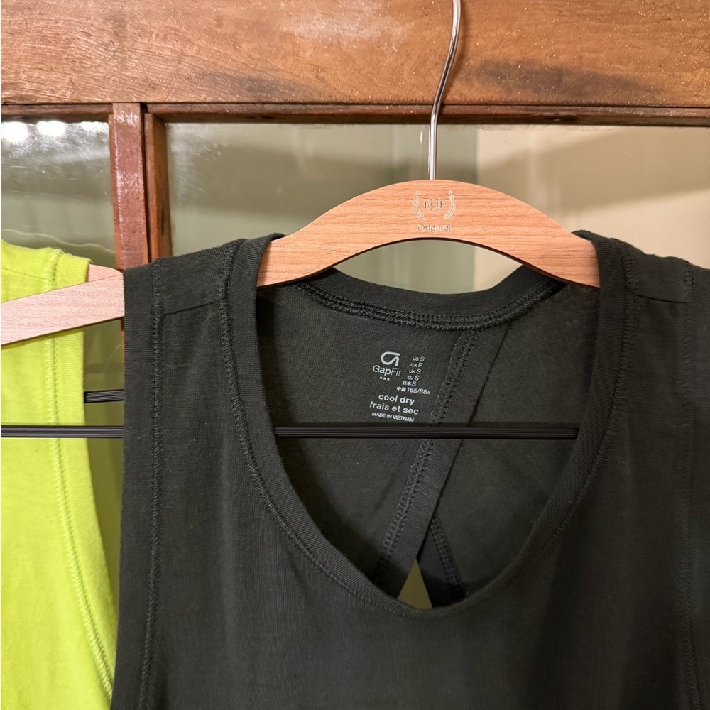 SET! Gap Fit Women’s Black and Neon Green Tulip Back Tank Tops Size Small - Picture 3 of 4